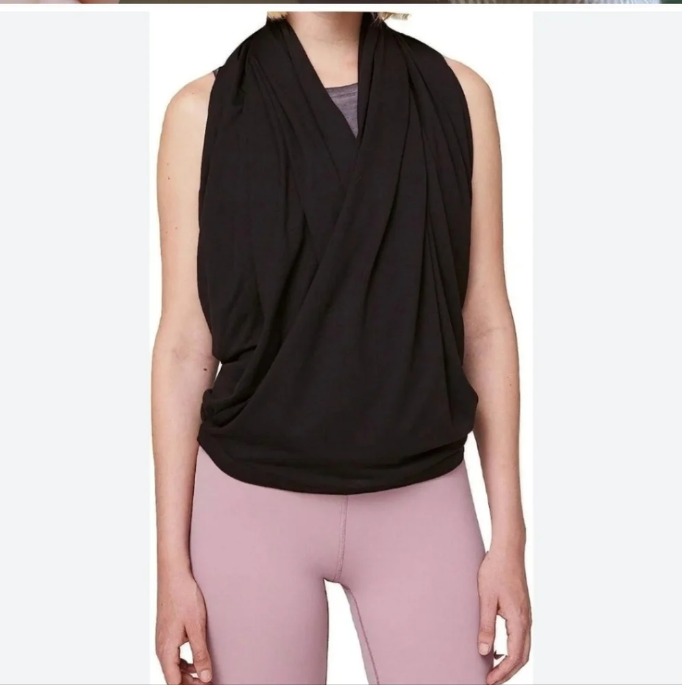 Lululemon Vinyasa Snap‎ Convertible Scarf in Black and White Stripe